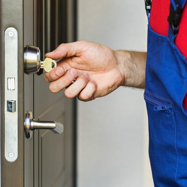 el tiempo promedio de un servicio de cerrajería residencial depende del tipo de servicio y la complejidad del trabajo